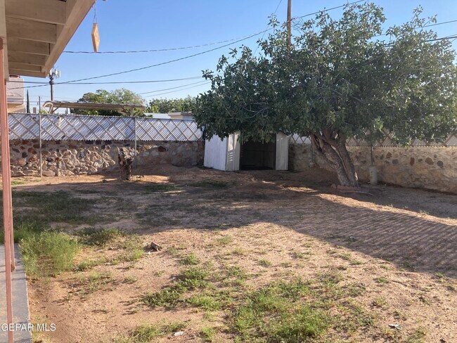 Building Photo - 2105 Villa Plata Dr