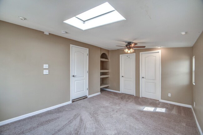 Building Photo - 2307 w whitton