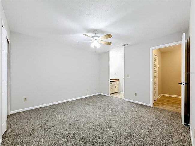 Building Photo - 2113 NE 38th St