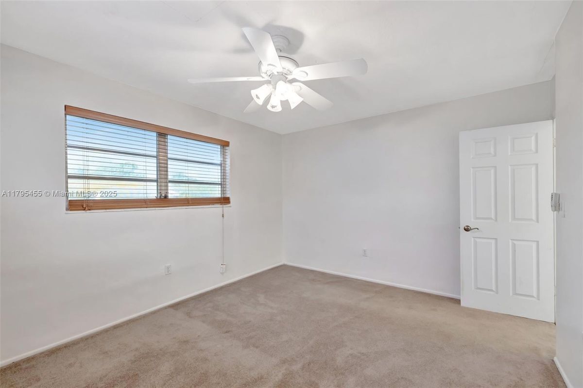 Building Photo - 9121 SW 54th Pl