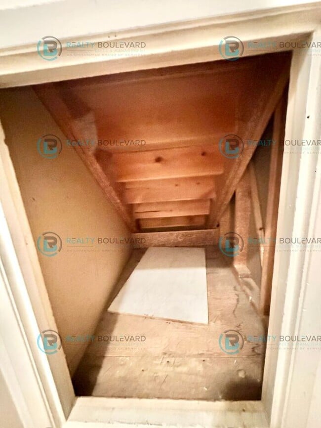 Building Photo - 1 Bedroom 1 Bath + Office next to Idlewild Park & the Truckee River