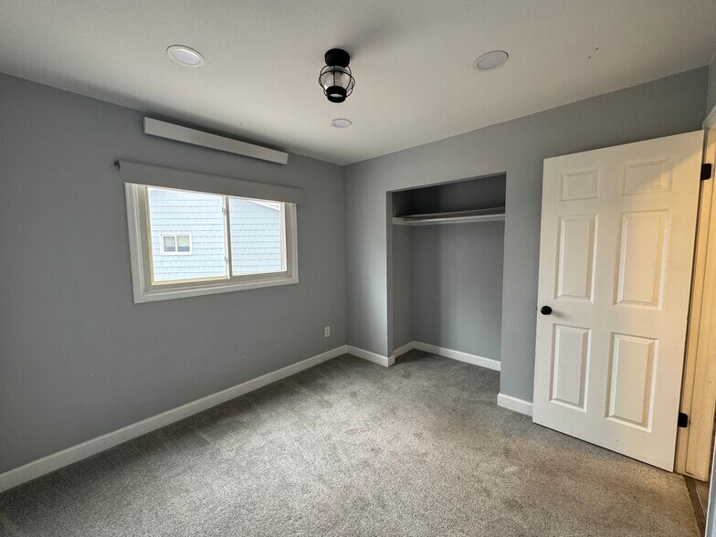 Building Photo - 112 Clover Ct