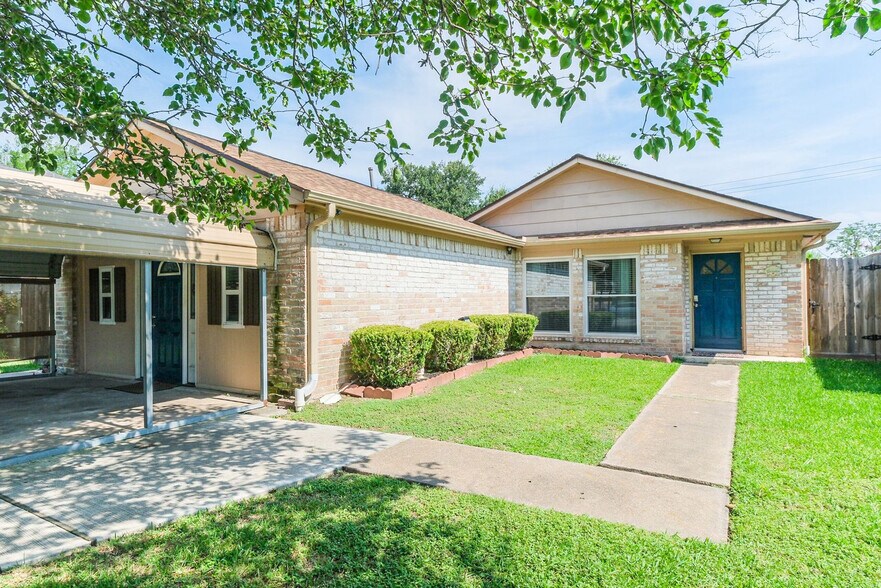 Building Photo - 9216 Carousel Ln