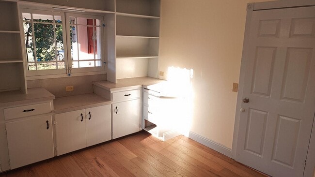 Building Photo - 6+ Bdrm Home Built 1895.  Close In.  With Pastures.