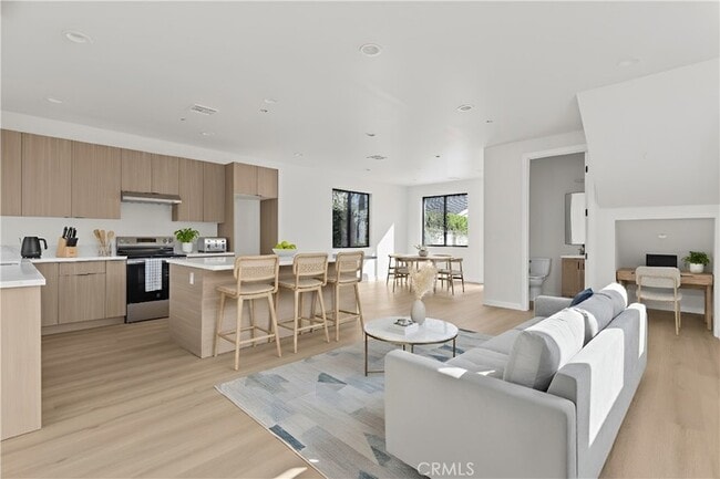 Building Photo - 11145 Hortense St