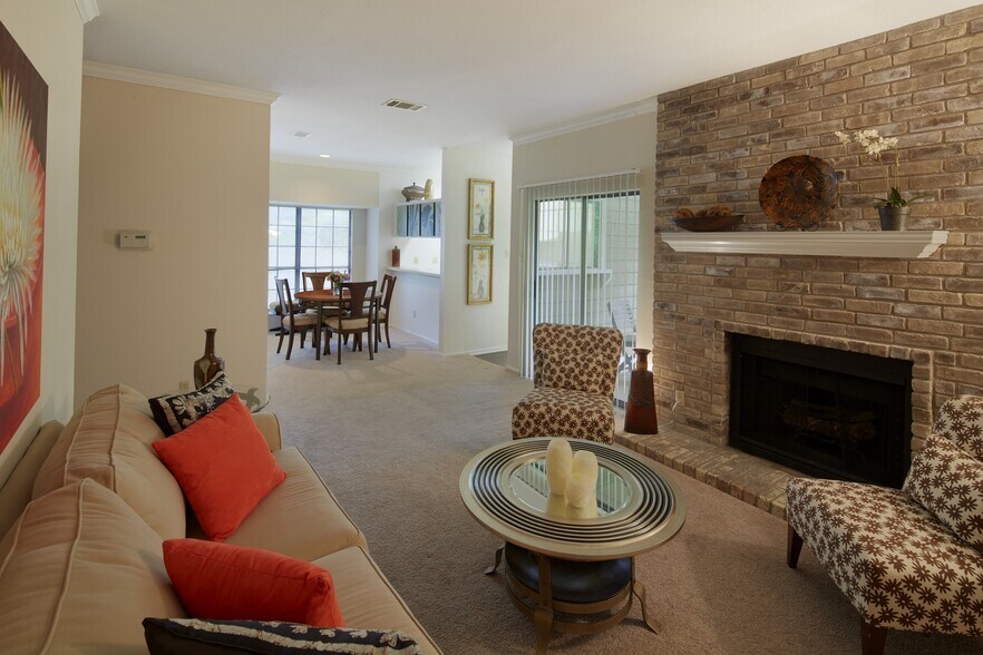 Building Photo - 11028 Jollyville Rd