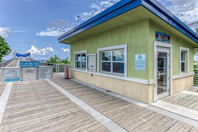 Building Photo - 2900 NE 14th Street Causeway