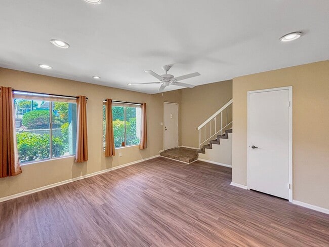 Building Photo - Beautiful 3BD/2.5BA Condo in Tierrasanta w...