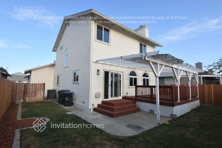 Building Photo - 1070 Silk Oak Dr
