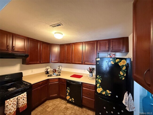 Building Photo - 55 Pinebrook Pl