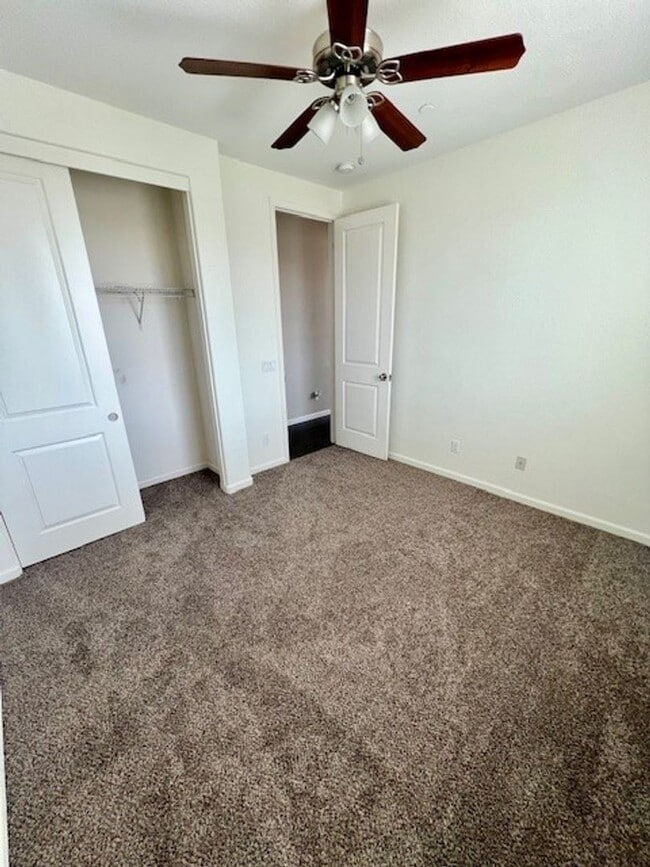 Building Photo - Northwest Bakersfield Gated Home