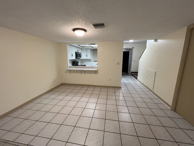 Building Photo - 156 Douglas Rd W