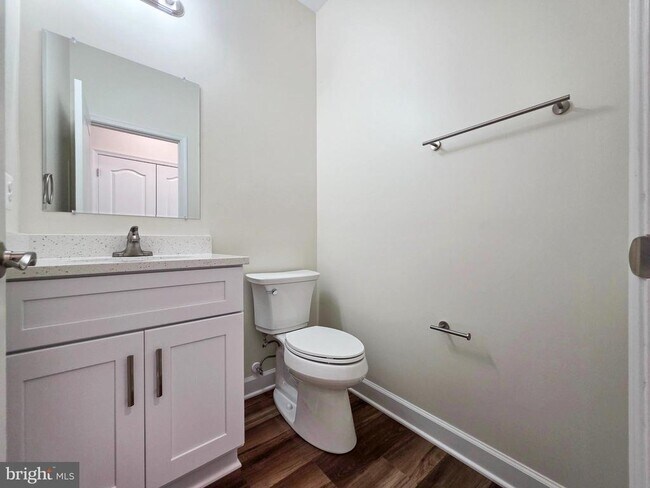 Building Photo - 3300 Broker Ln