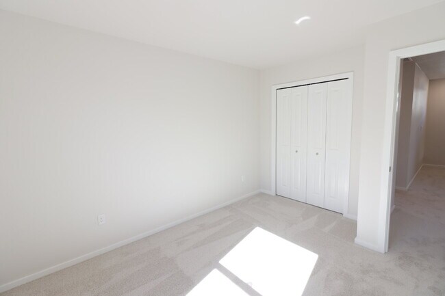 Building Photo - Now Leasing in Bend – 4/2.5 New Constructi...
