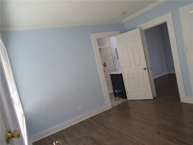 Building Photo - 3923 Normandie Ave
