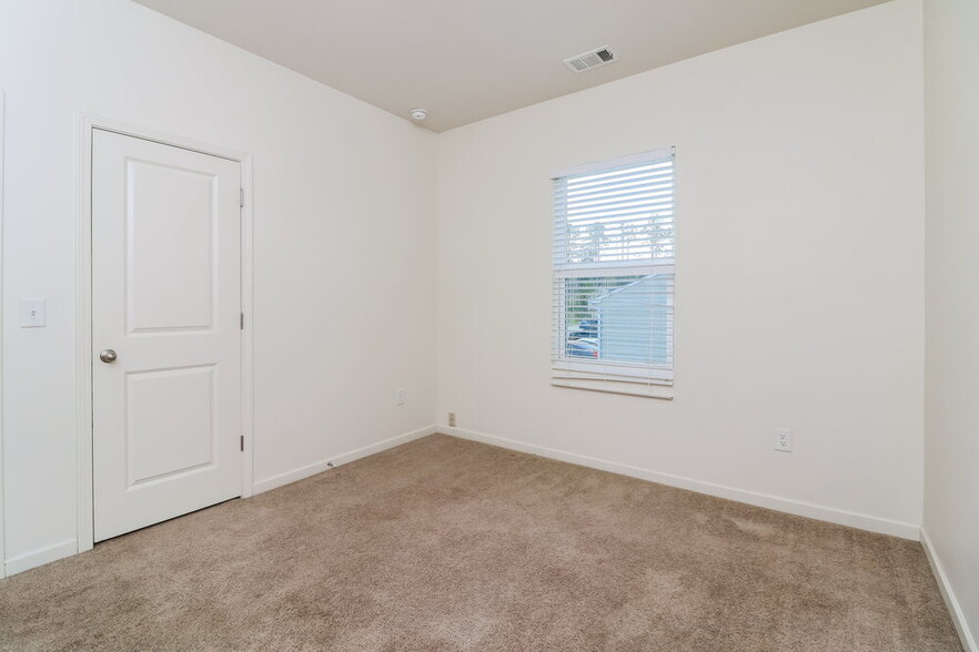Building Photo - 7261 Lacey Dr