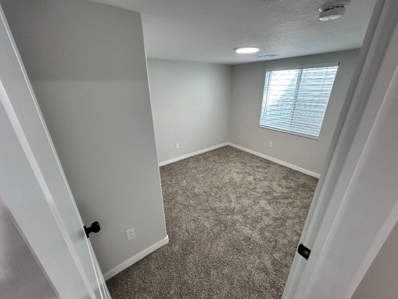 Building Photo - 3159 N Black Bear Ave