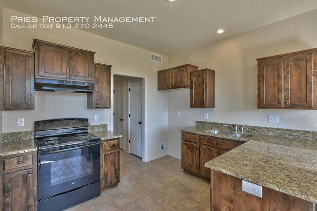 Building Photo - Cedar Springs Duplex - Available August 19th