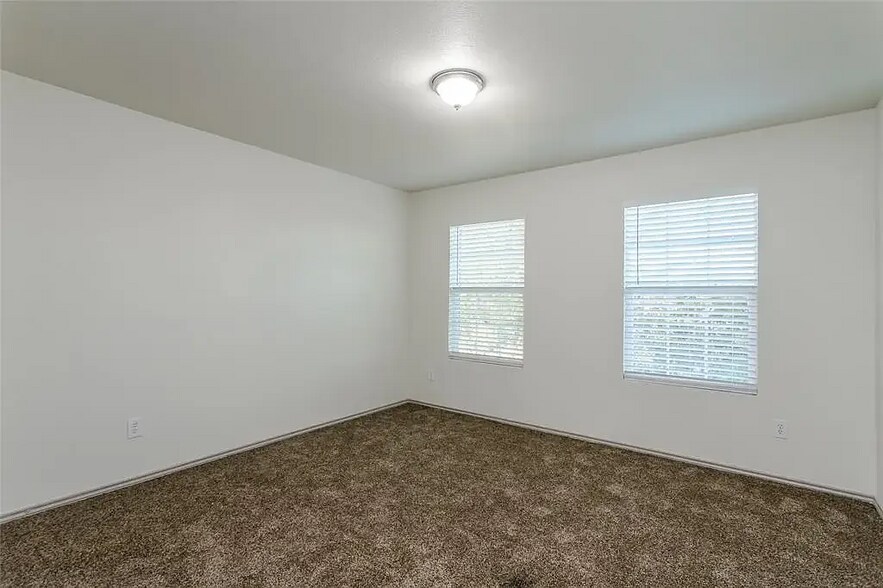Building Photo - 818 Moss Glen Trl