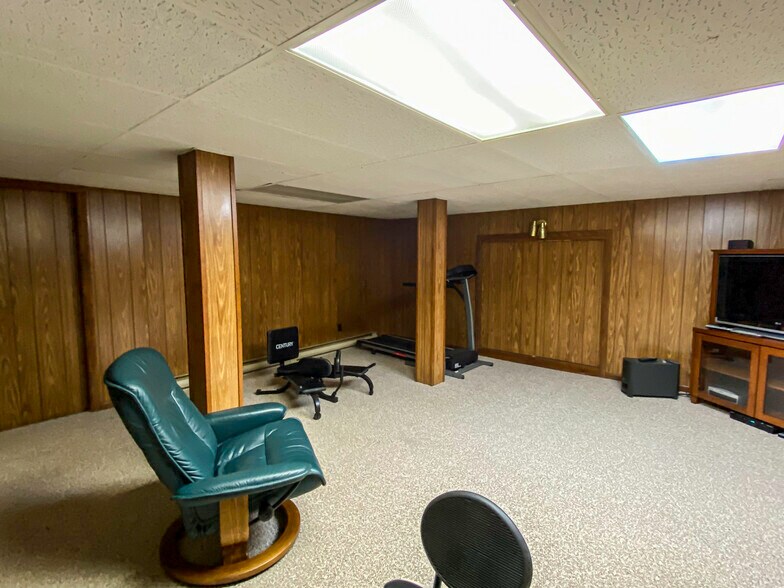 Building Photo - 40 Leonard Ave