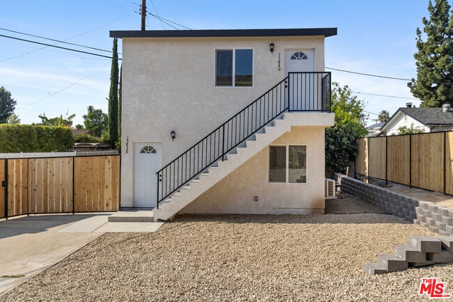 Building Photo - 15838 Chatsworth St