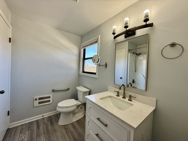 Building Photo - 24 Canter Ct