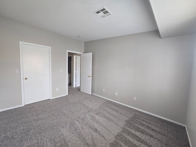 Building Photo - Lock in $1795 Off your third month rent - 3 Bedroom Home near North Las Vegas