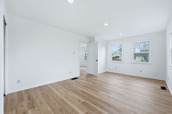 Building Photo - Freshly Updated 3BR Home with Garage & Carport