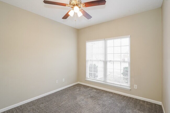 Building Photo - 1918 Portview Dr