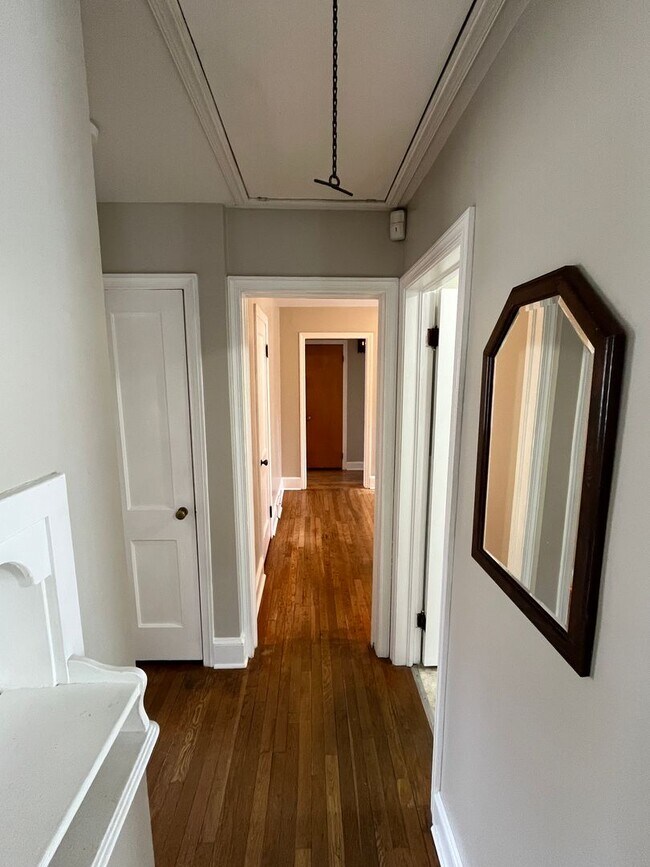 Building Photo - Charming 3-Bedroom 2-Bath with Beautiful Hardwood Floors