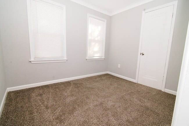 Building Photo - 23304 Cayuga Ave