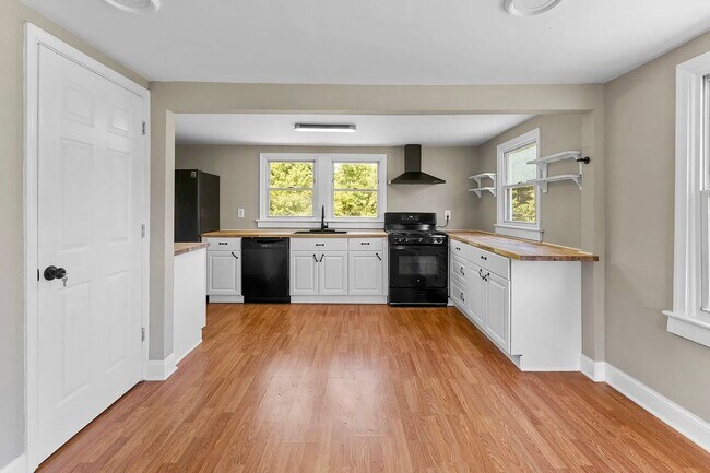 Building Photo - 2302 Lighthouse View Dr