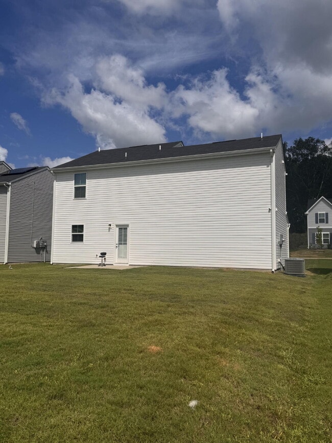 Building Photo - Charming 3-Bed, 2.5-Bath Home in Woodruff ...