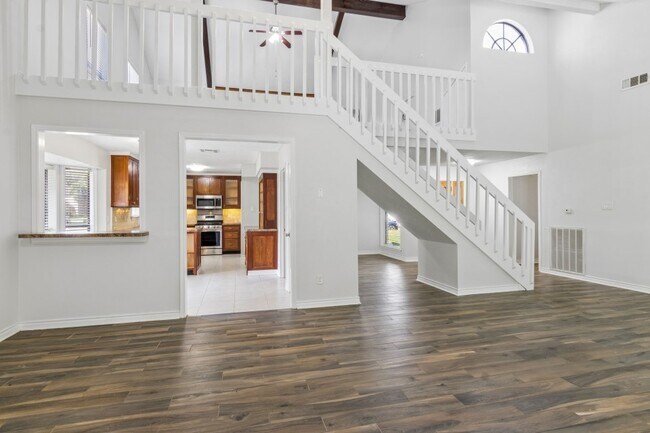 Building Photo - 6915 La Mirada Dr