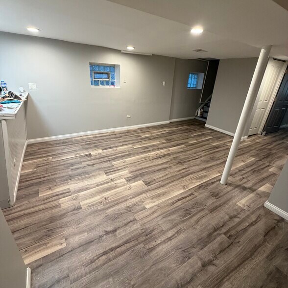 Building Photo - 1717 N Lotus Ave