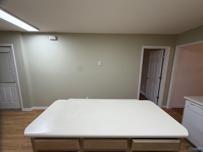 Building Photo - 313 Woodridge Dr SW
