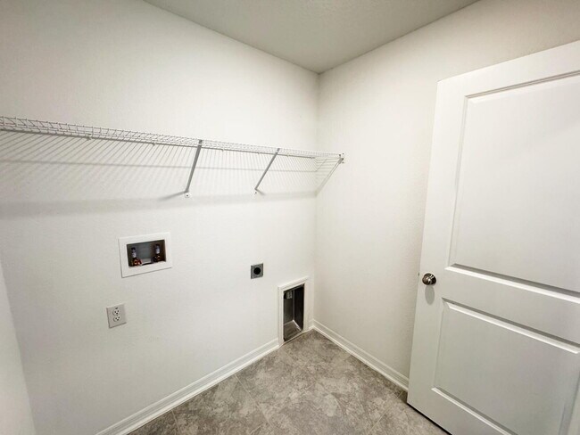 Building Photo - Single Family 4 Bedroom Home for Rent