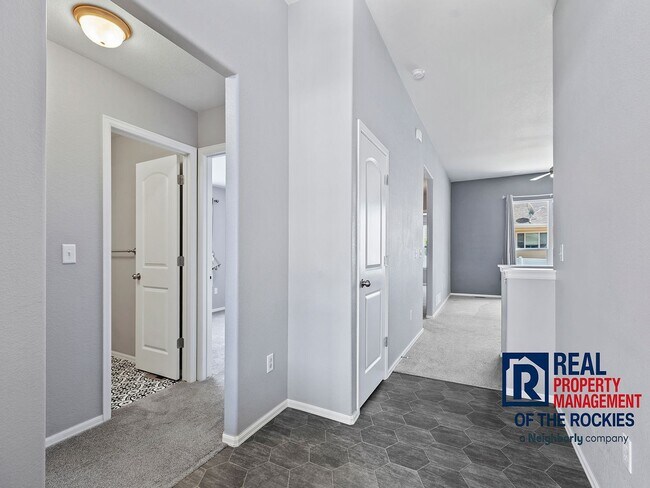 Building Photo - Beautiful, Well-Maintained Ranch Home in S...