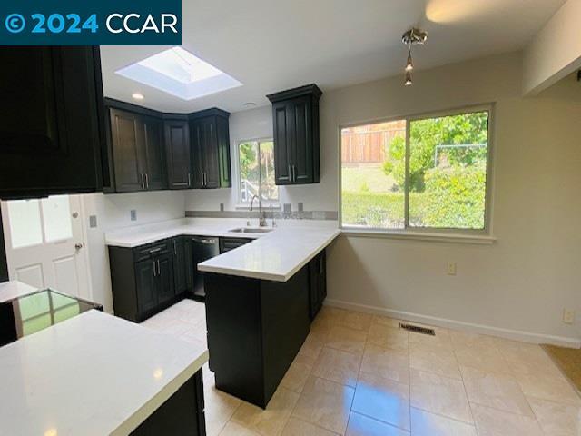 Building Photo - 612 Tahos Rd