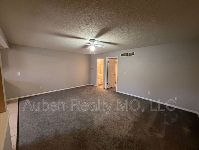 Building Photo - 5644 N Anita Ave