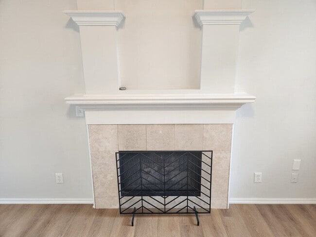 Building Photo - 811 Burr Oaks Dr