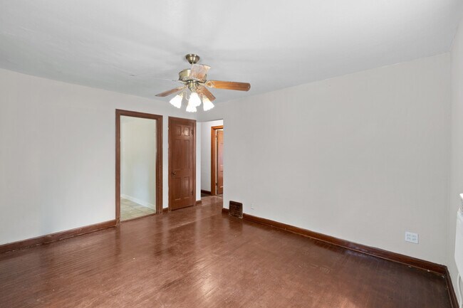 Building Photo - 7007 Paisley Dr