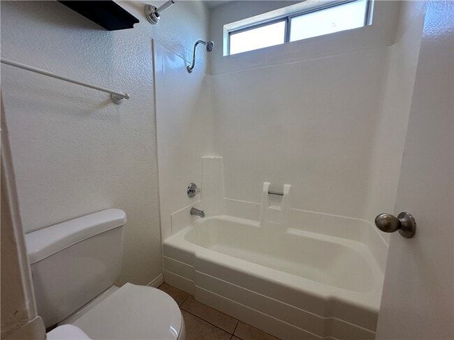Building Photo - 4631 Oceanside Dr