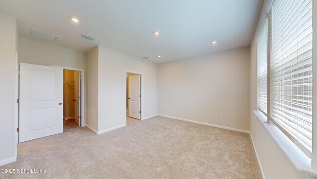 Building Photo - 299 Spruce Hl Pt
