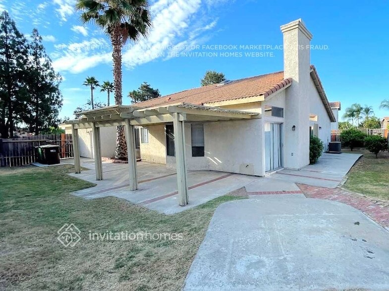 Building Photo - 10980 Village Rd