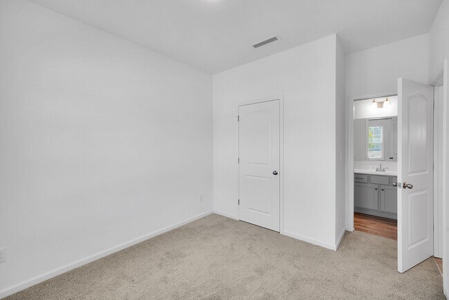 Building Photo - 1224 Maxwell Ct