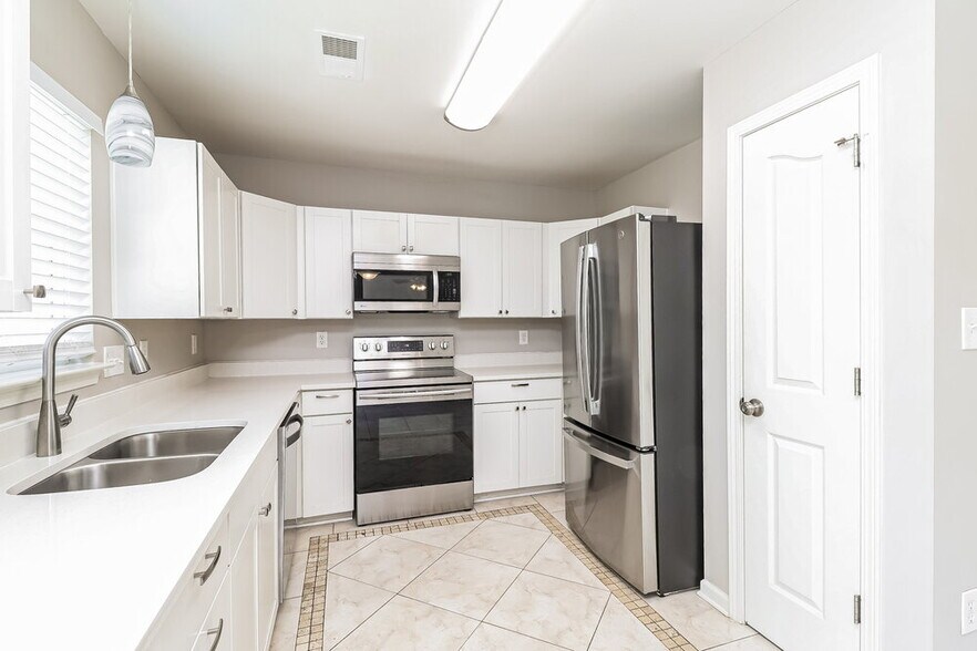 Building Photo - 112 Bluffton Rd