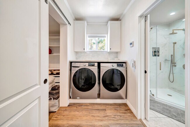 Building Photo - 7847 Apperson St