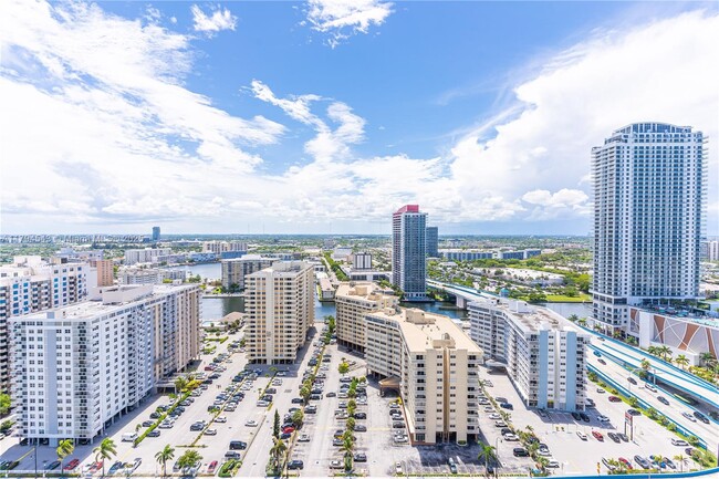 Building Photo - 1830 S Ocean Dr