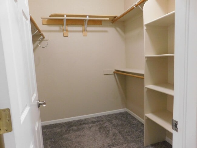 Building Photo - 566 Garnet Dr